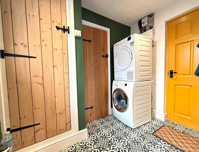 2 Bedroom Semi-Detached House For Sale In Works Lane, Barnstone, NG13