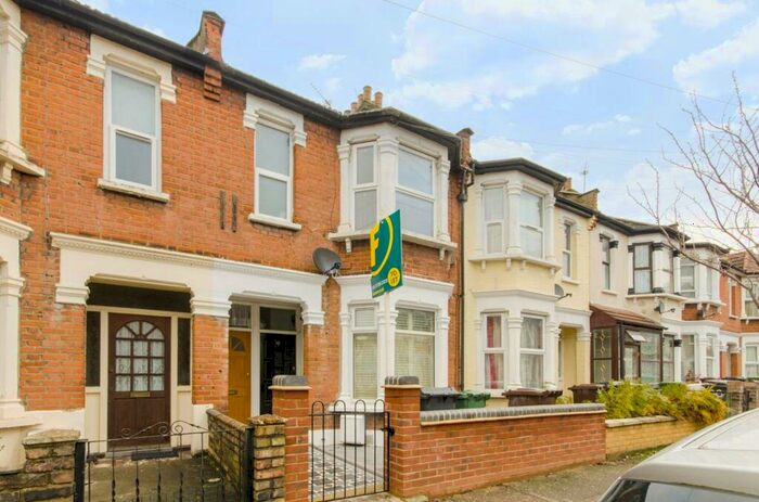 1 Bedroom Flat To Rent In Knotts Green Road, Leyton, London, E10