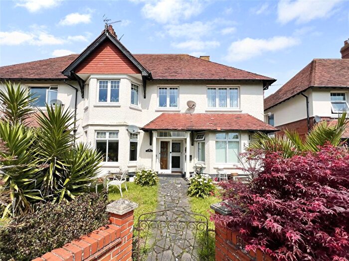 3 Bedroom Flat For Sale In Irnham Road, Minehead, Somerset, TA24