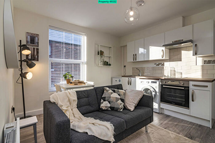 1 Bedroom Flat To Rent In Milner Road, Nottingham, NG5