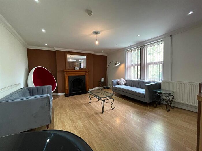 3 Bedroom Apartment To Rent In Richmond Road, Cardiff, CF24