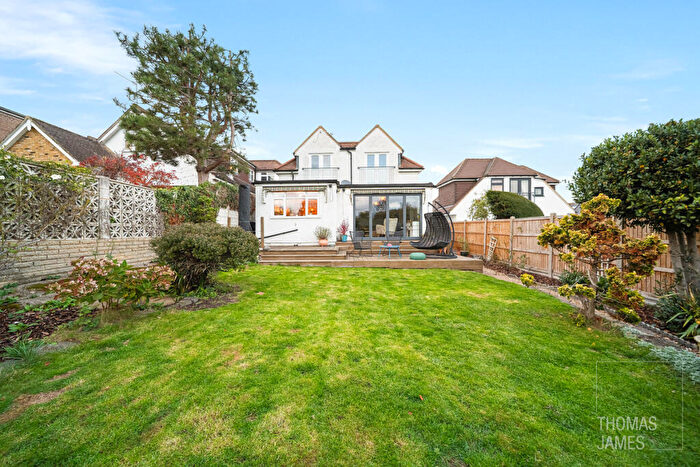 4 Bedroom Detached House For Sale In Cypress Avenue, Enfield, EN2