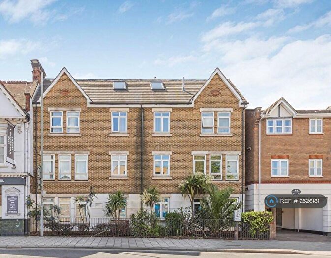 3 Bedroom Penthouse To Rent In London Road, Kingston Upon Thames, KT2