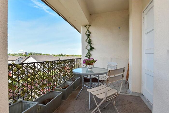 3 Bedroom Flat To Rent In Ellangowan Terrace, Edinburgh, EH16