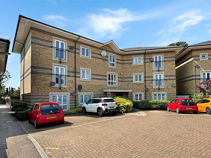 3 Bedroom Flat For Sale In Longworth Avenue, Chesterton, CB4