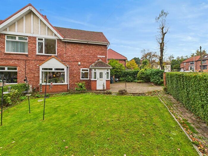 3 Bedroom Semi-Detached House For Sale In Thornygarth, Gateshead, NE10