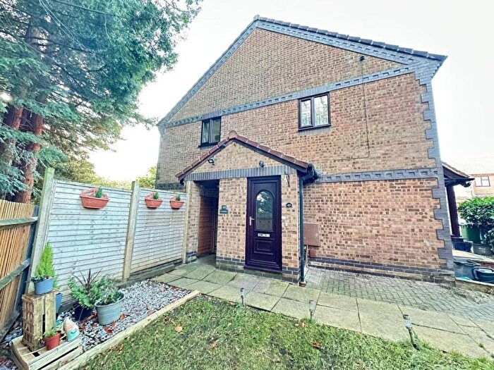 1 Bedroom Terraced House To Rent In Malthouse Green, Luton, Bedfordshire, LU2