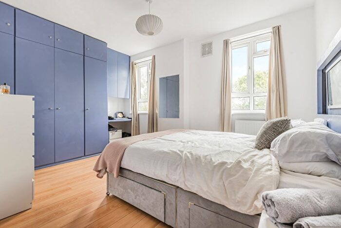 2 Bedroom Flat To Rent In Kings Avenue, London, SW4