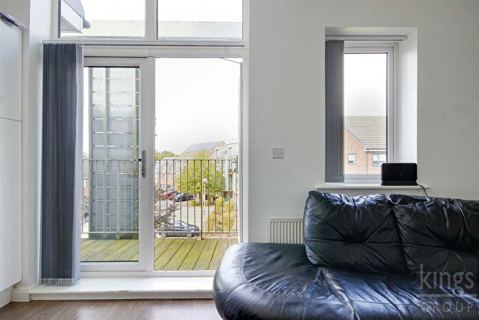 1 Bedroom Flat For Sale In Dairy Close, Enfield, EN3
