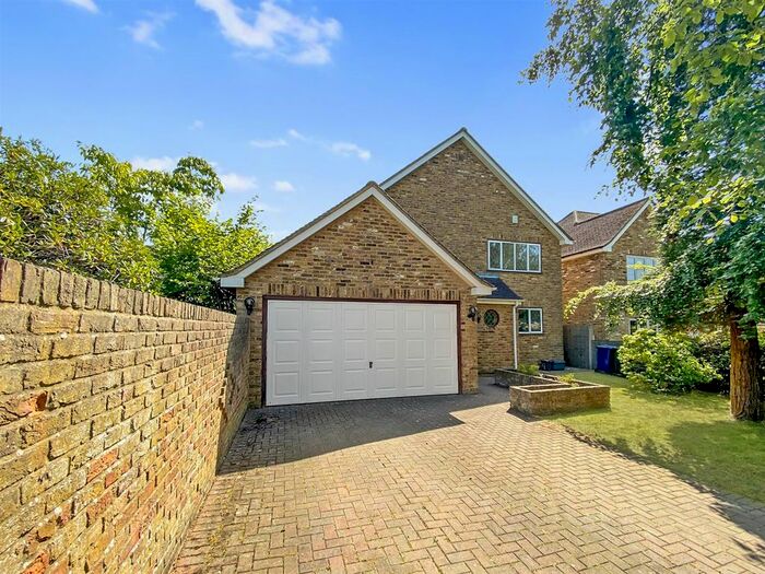 5 Bedroom Detached House To Rent In Chilton Close, Penn, High Wycombe, HP10
