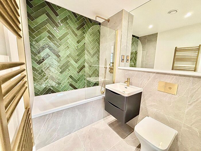 Studio To Rent In ., ., E1 - Photo 3