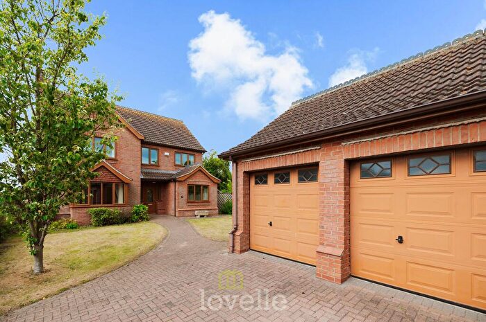 6 Bedroom Detached House For Sale In Swaby Close, Marshchapel, DN36