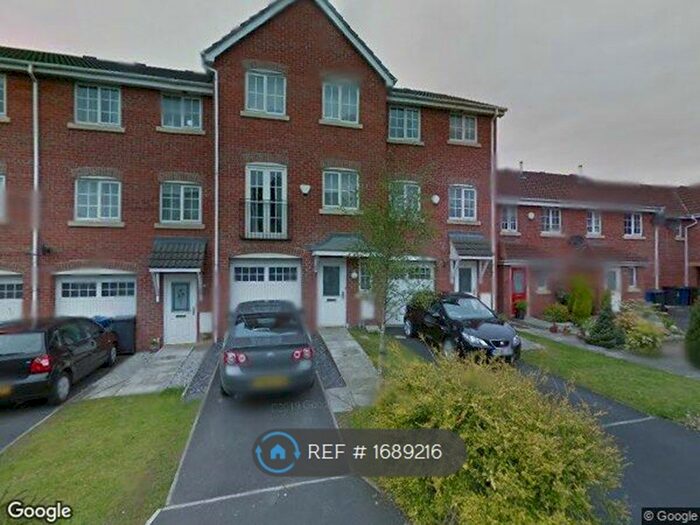 4 Bedroom Terraced House To Rent In Kingsdale Close, Bury, BL9