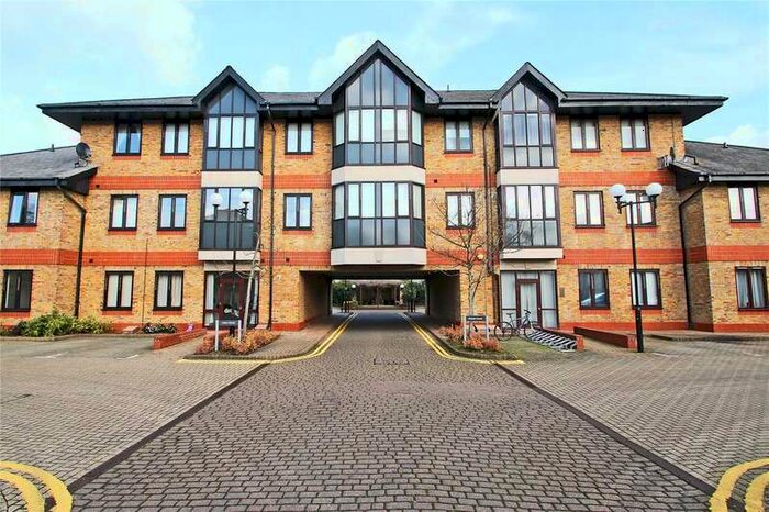 1 Bedroom Flat To Rent In Roman House, Chertsey Boulevard, Hanworth Lane, Chertsey, KT16