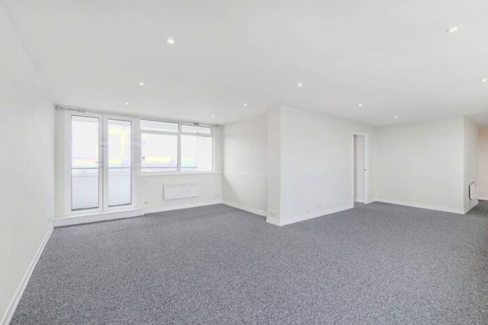 3 Bedroom Flat To Rent In Heronsforde, Ealing, London, W13