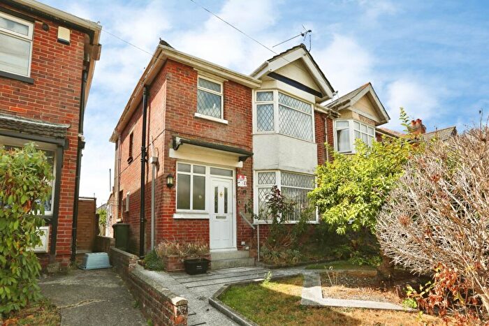 3 Bedroom Semi-Detached House For Sale In Harrison Road, Southampton, Hampshire, SO17