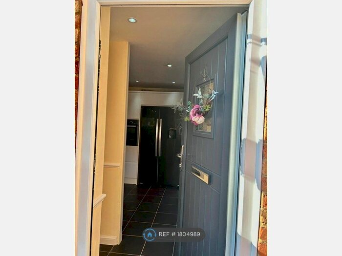 3 Bedroom Semi-Detached House To Rent In Beeston Courts, Basildon, SS15