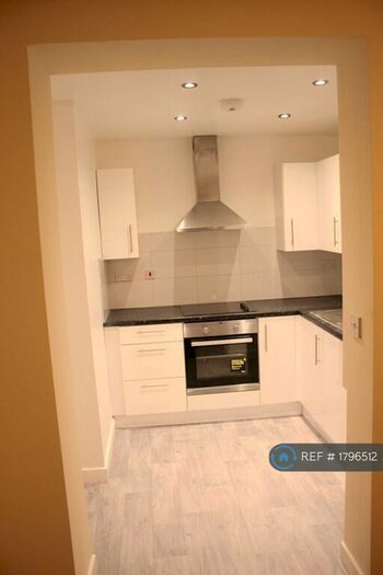 2 Bedroom Flat To Rent In Sherwood, Nottingham, NG5