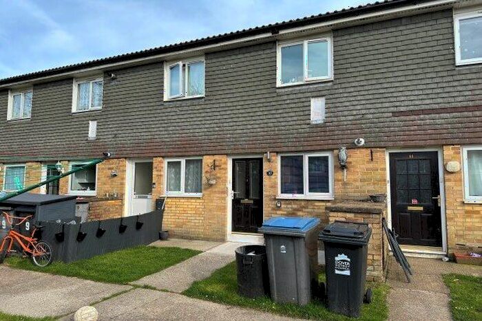 2 Bedroom Flat To Rent In Clarkes Close, Deal, CT14