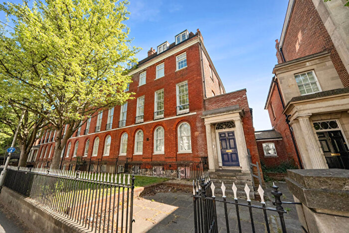 2 Bedroom Apartment For Sale In London Road, Reading, RG1
