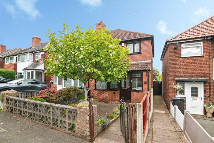 3 Bedroom Semi-Detached House For Sale In Perry Wood Road, Birmingham, B42