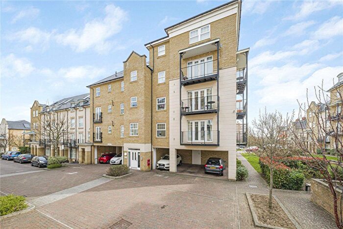 1 Bedroom Flat For Sale In Renwick Drive, Bromley, BR2