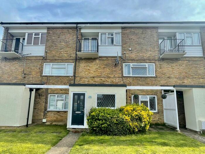 2 Bedroom Apartment To Rent In Little Brays, Harlow, CM18