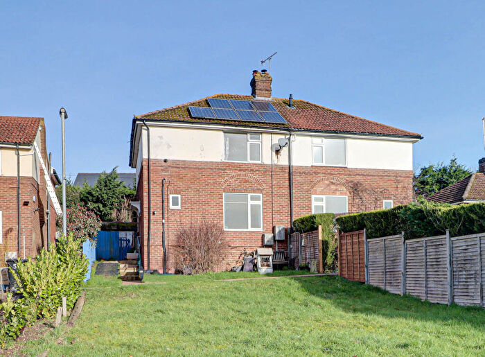 3 Bedroom Semi-Detached House For Sale In Southern Way, Studham, Dunstable, LU6