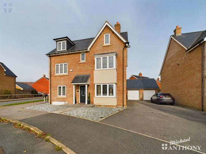 5 Bedroom Detached House For Sale In Ruby Crescent, Aylesbury, HP18
