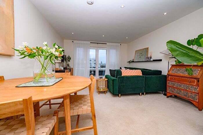 2 Bedroom Flat For Sale In Chrysler House, Bessemer Road, Welwyn Garden City, AL7