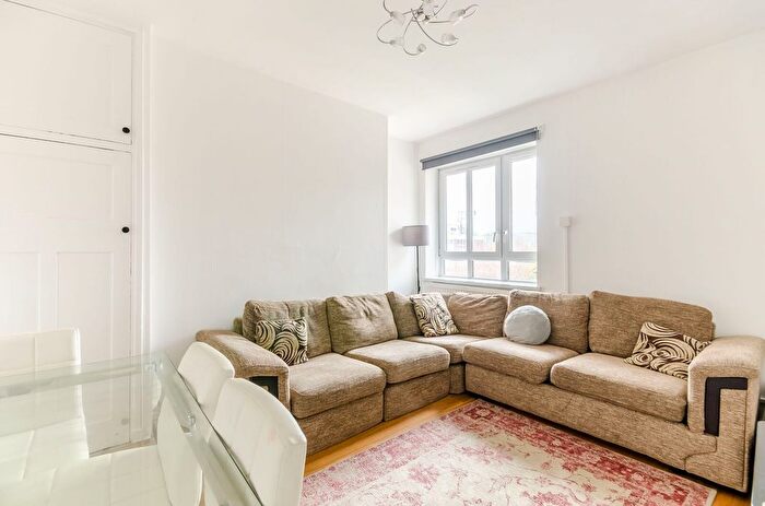 3 Bedroom Flat To Rent In Field Road, Barons Court, London, W6