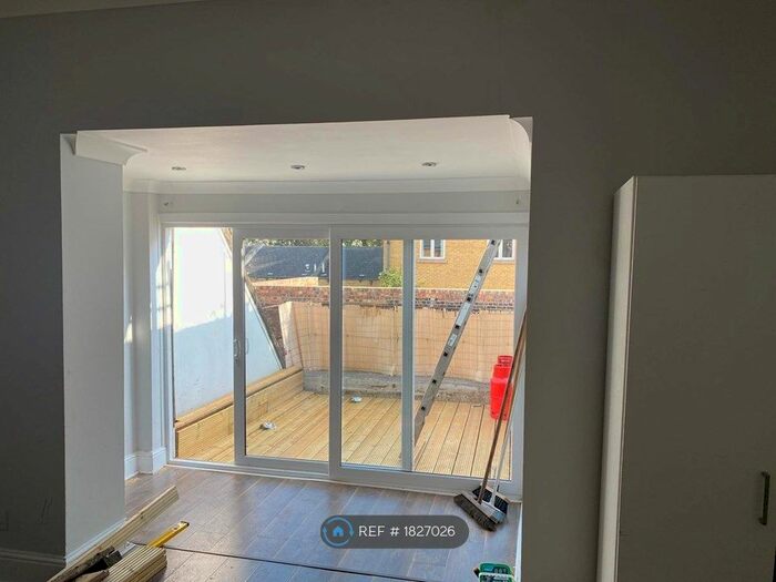 2 Bedroom Flat To Rent In Bethnal Green Road, London, E2