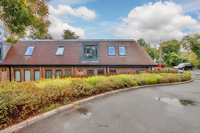 1 Bedroom Flat For Sale In North Ash Road, New Ash Green, Longfield, Kent, DA3