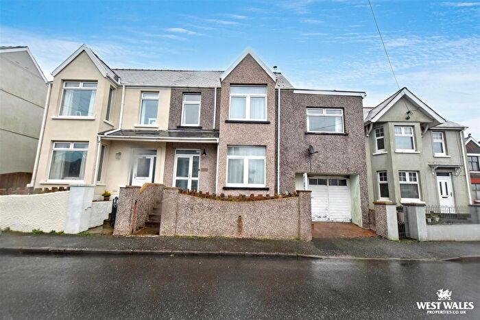 4 Bedroom Semi-detached House For Sale In Pill Lane, Milford Haven, SA73