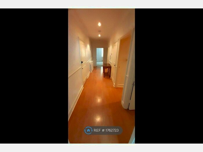 3 Bedroom Flat To Rent In Leavesden Court, Abbots Langley, WD5