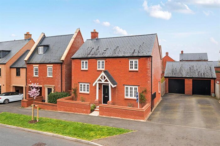 3 Bedroom Detached House For Sale In Epsom Avenue, Towcester, NN12