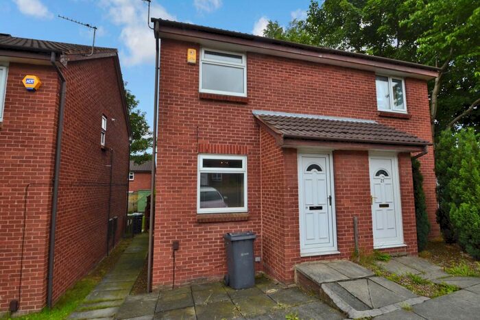 2 Bedroom Semi-Detached House To Rent In Livinia Grove, Leeds, LS7