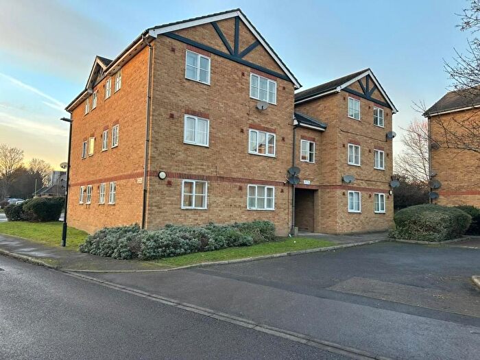 2 Bedroom Flat To Rent In Slough, Berkshire, SL3