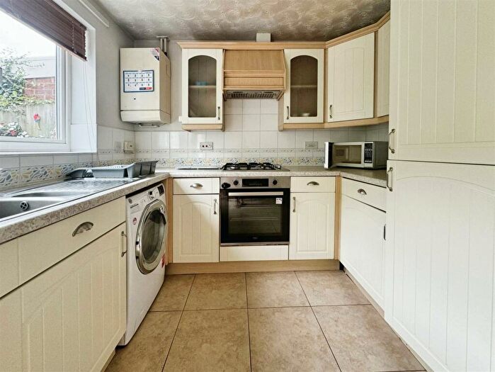 3 Bedroom Semi-Detached House To Rent In St Leonards Close, Grays, RM17