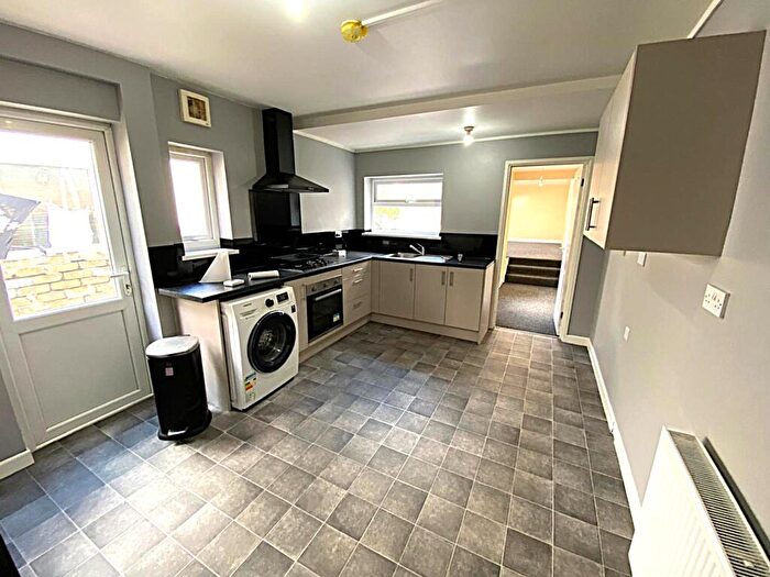 2 Bedroom Flat To Rent In Merches Gardens, Cardiff, CF11