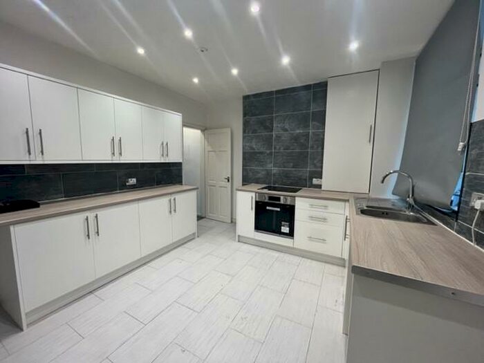 3 Bedroom House To Rent In Midland Terrace; Buxton., SK17