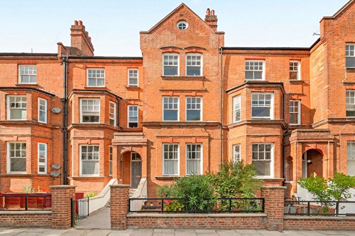 2 Bedroom Flat For Sale In Elgin Avenue, Maida Hill, W9