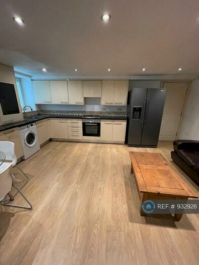 2 Bedroom Flat To Rent In Demesne Road, Manchester, M16