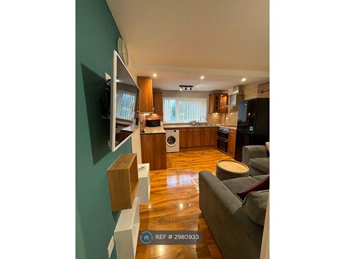 2 Bedroom Flat To Rent In Kennedy Path, Glasgow, G4