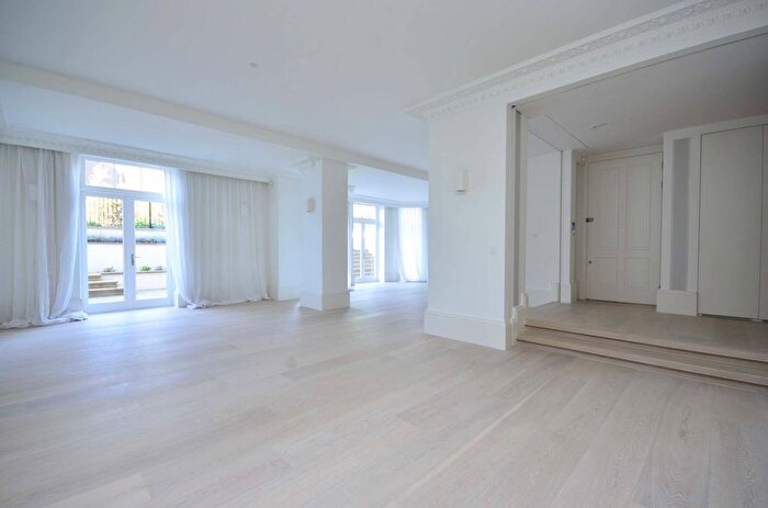 3 Bedroom Flat To Rent In Fitzjohns Avenue, Belsize Park, London, NW3