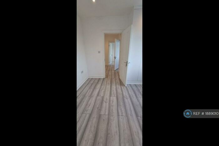 Studio To Rent In Holmstall Avenue, Edgware, HA8