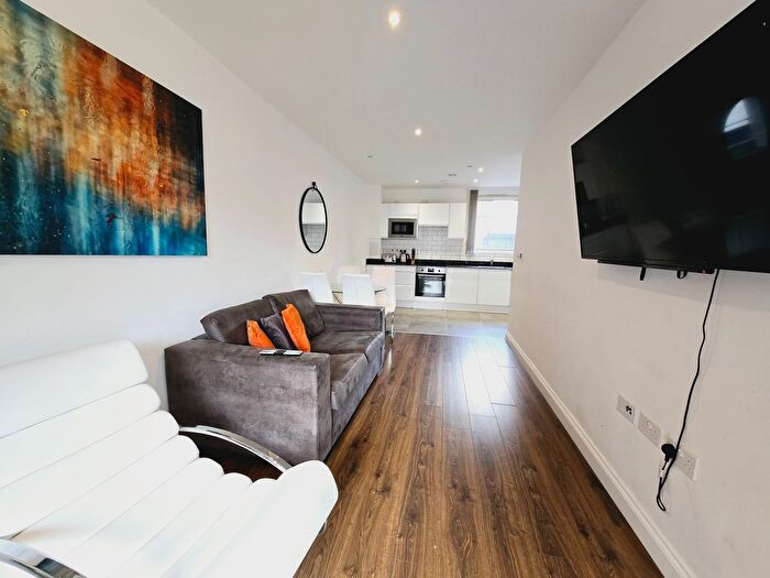 1 Bedroom Flat To Rent In Wellstones, Watford, WD17