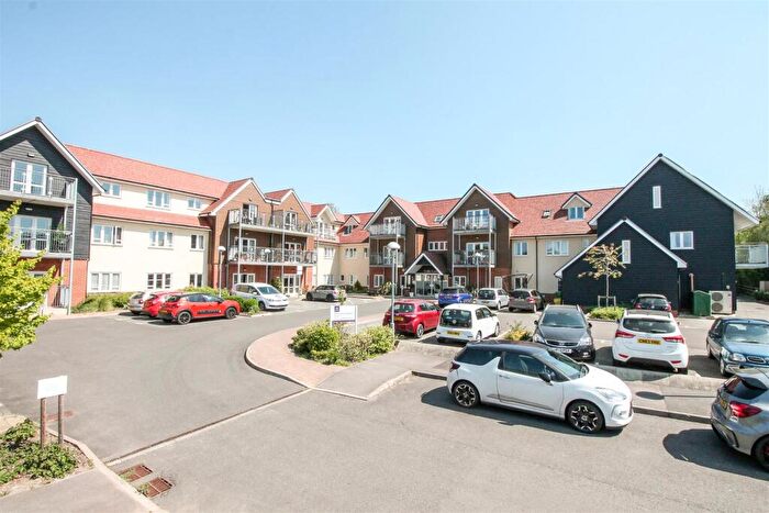 1 Bedroom Apartment For Sale In Keble Court, Redfields Lane, Church Crookham, GU52