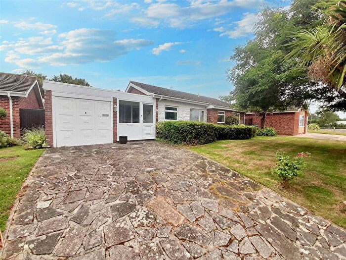 3 Bedroom Detached Bungalow For Sale In Springfield, Nyetimber, Bognor Regis, PO21