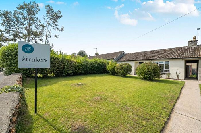 2 Bedroom Bungalow For Sale In Pickwick Road, Corsham, SN13